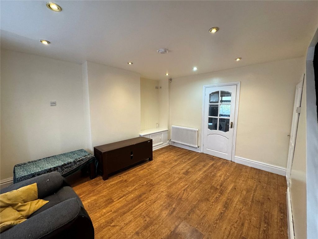 Property photo 3 of 15 Picture No. 13