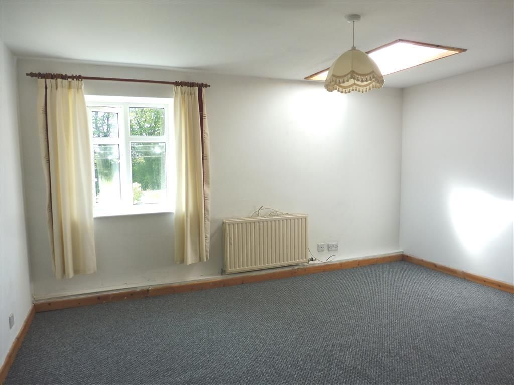 Property photo 3 of 7 Living Room