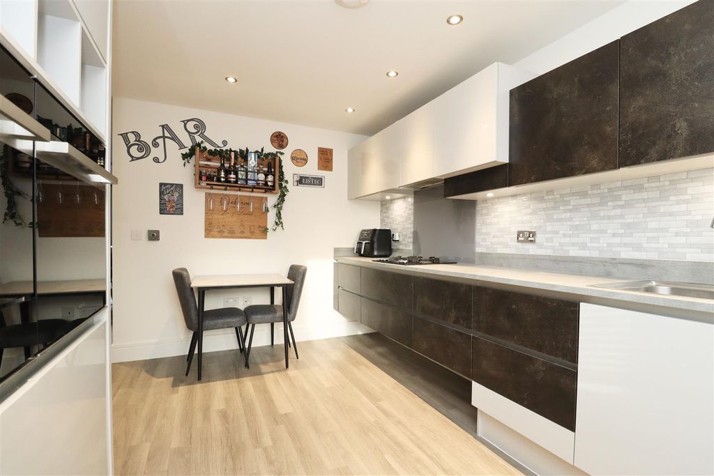 Property photo 3 of 15 Image00014.Jpeg