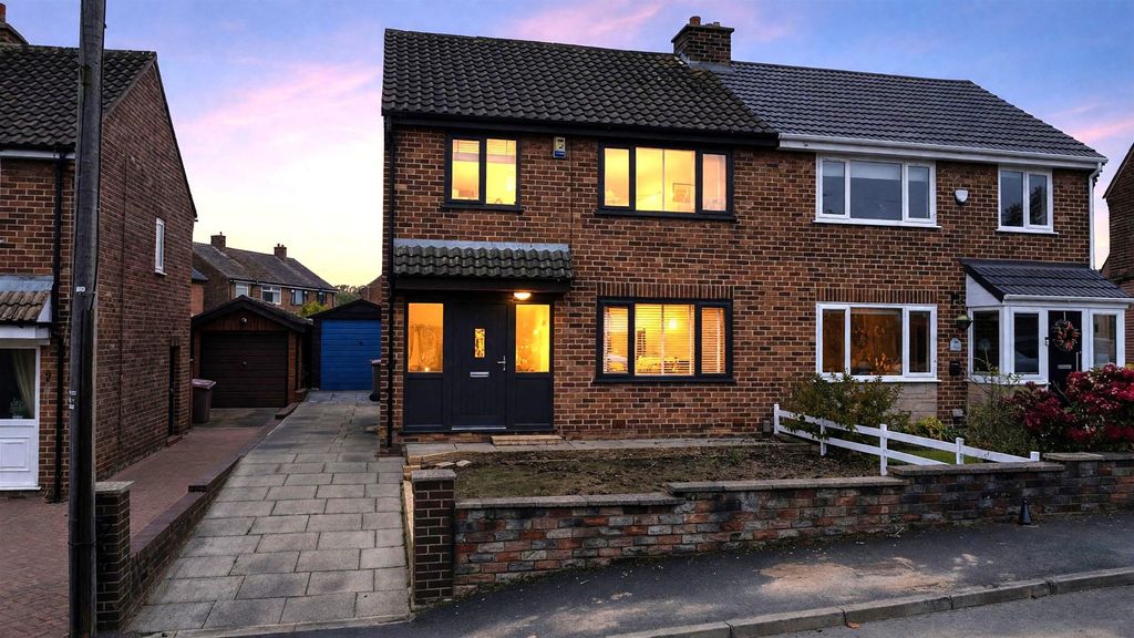 Property photo 1 of 25 Heron Grove For Sale