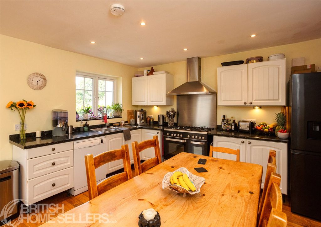 Property photo 2 of 30 Picture No. 28