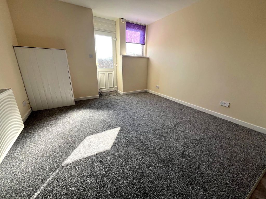 Property photo 3 of 5 Photograph 4