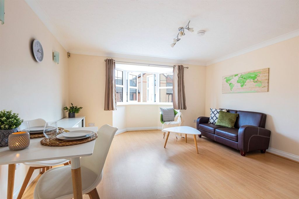 Property photo 2 of 6 Living Area