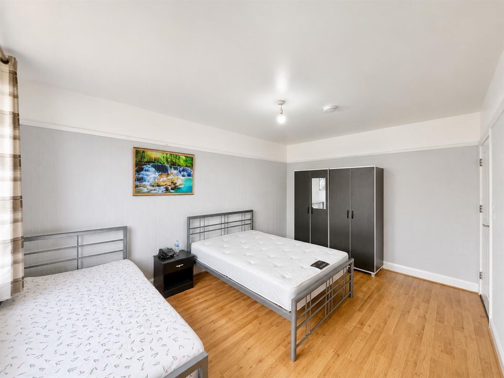 Property photo 3 of 11 Bedroom One