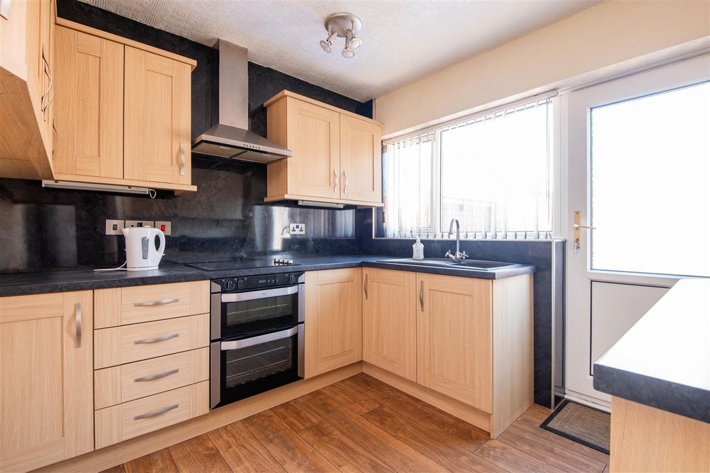 Property photo 3 of 13 Kitchen