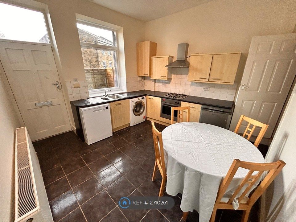 Property photo 2 of 17 Kitchen