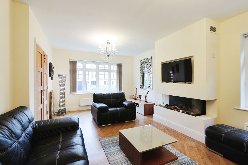 Property photo 3 of 20