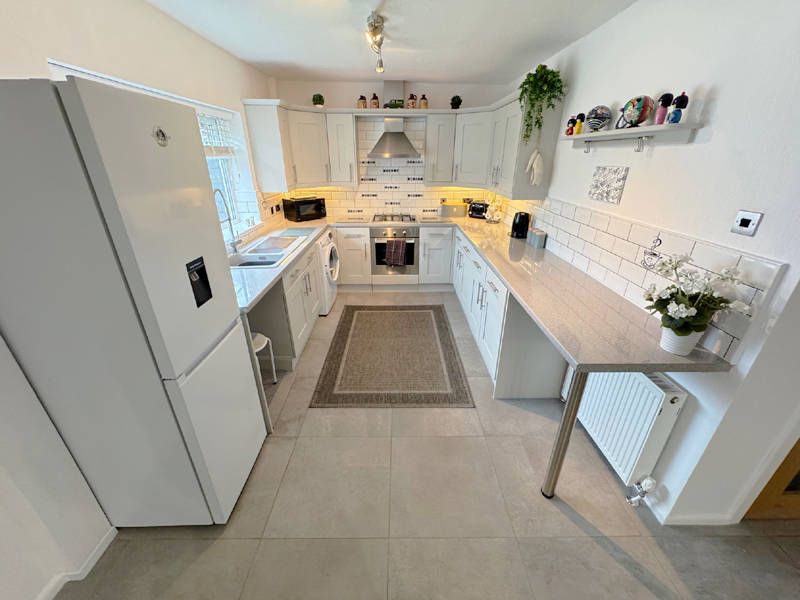 Property photo 2 of 31 Dining Kitchen