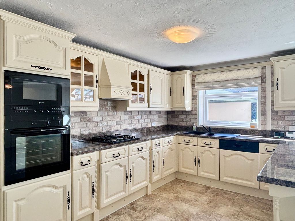 Property photo 1 of 28