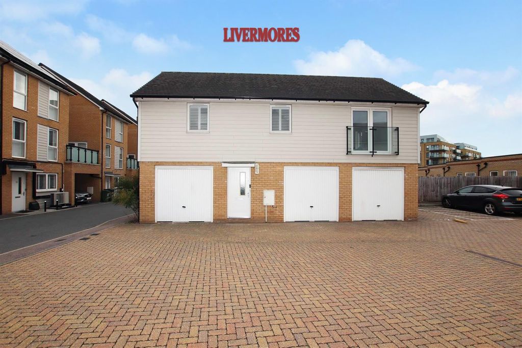 Property photo 1 of 10 28 Fosterd.Jpg