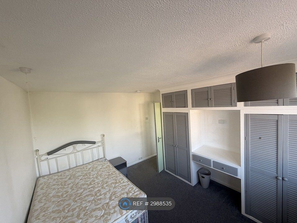 Property photo 2 of 14 Bedroom