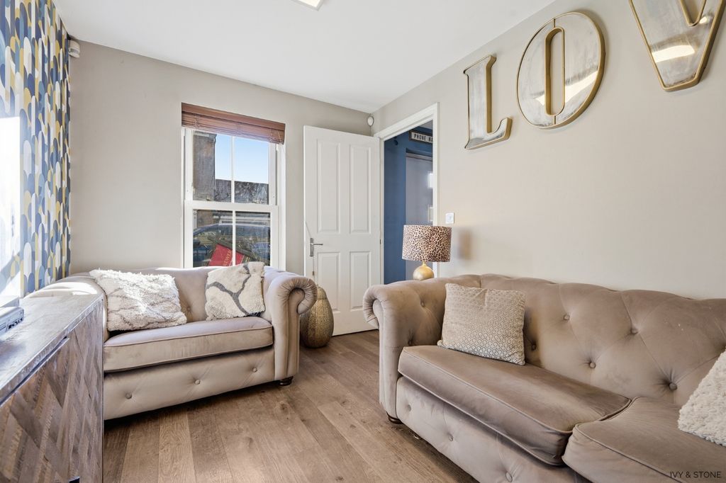 Property photo 2 of 23 4694741