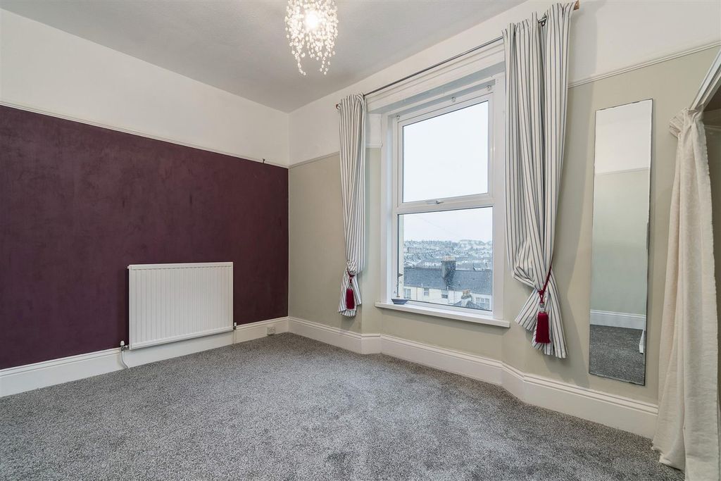 Property photo 3 of 7 Bedroom