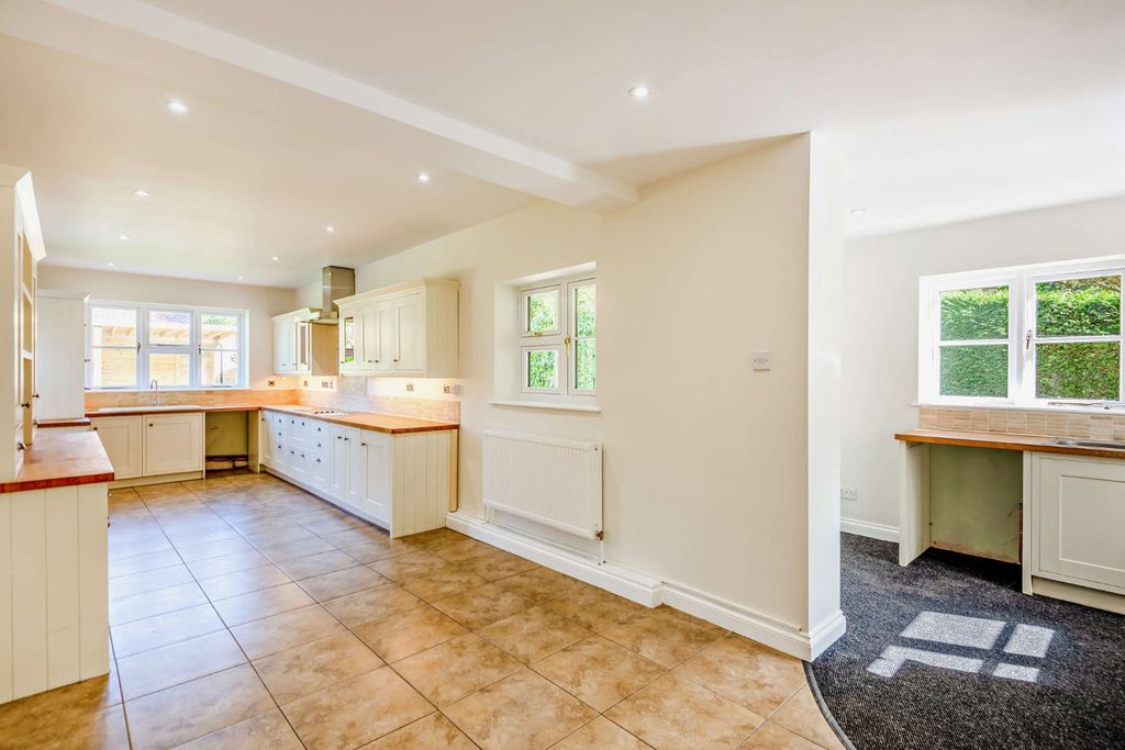 Property photo 2 of 16 Picture No. 17