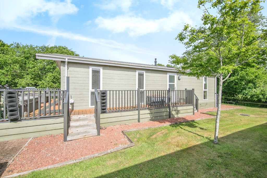 Property photo 3 of 17 Photo