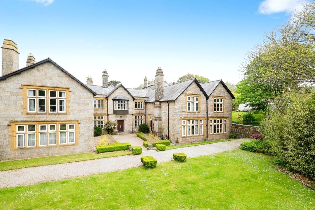 Property photo 1 of 10 Building