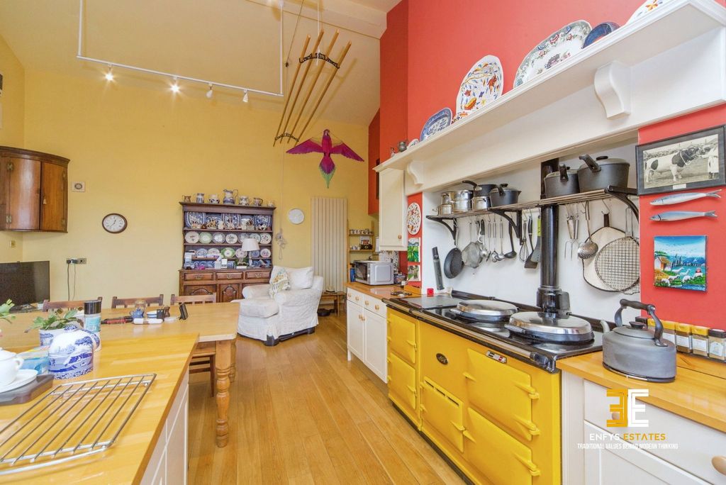 Property photo 3 of 27