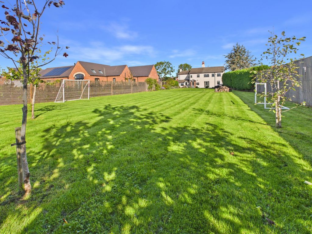 Property photo 2 of 31