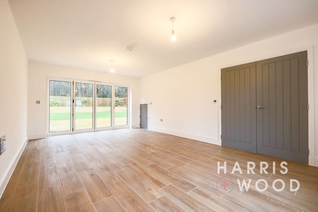 Property photo 3 of 32 4420695