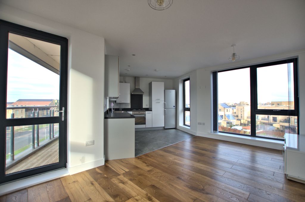 Property photo 3 of 9 Livingroom