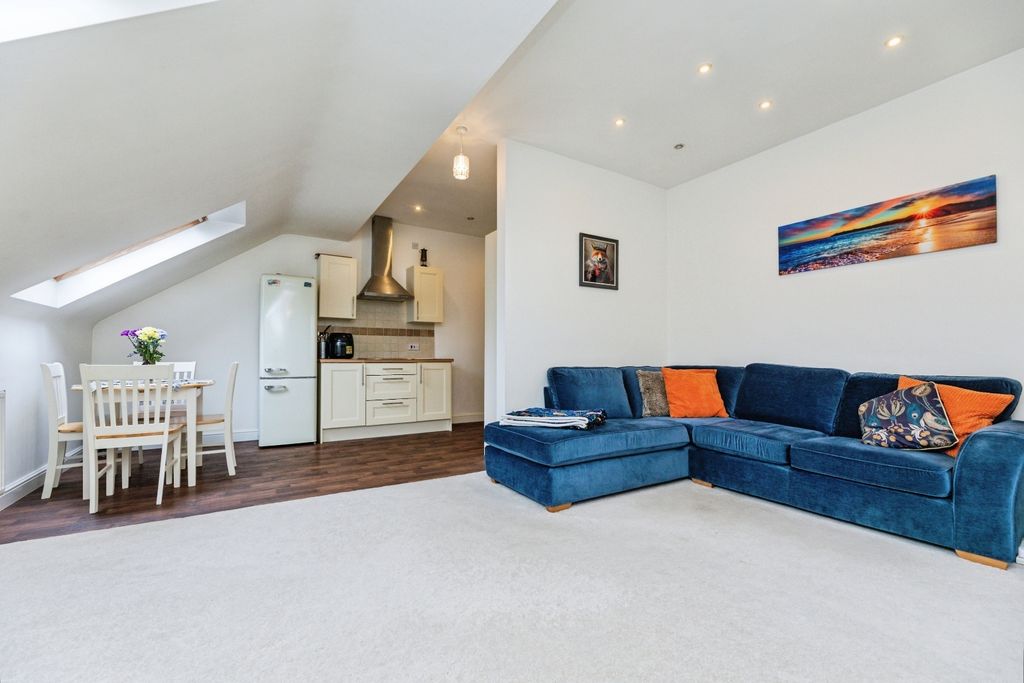 Property photo 3 of 20 Pbox-Img.Jpg