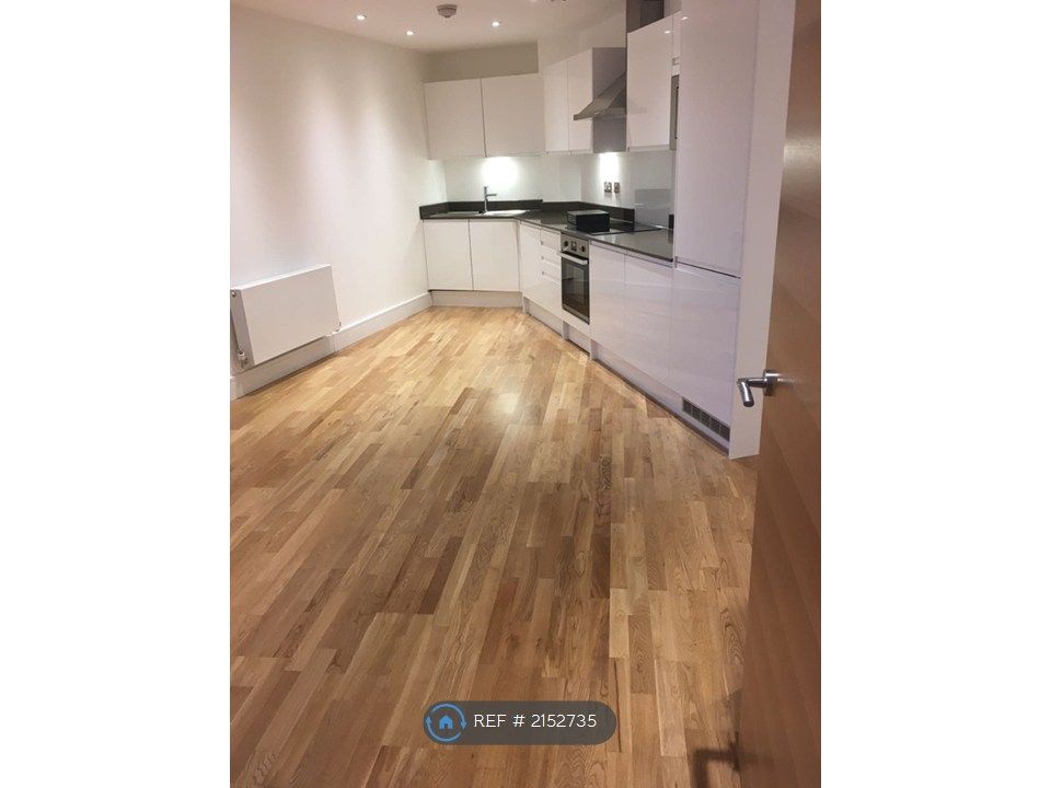 Property photo 3 of 11 Kitchen