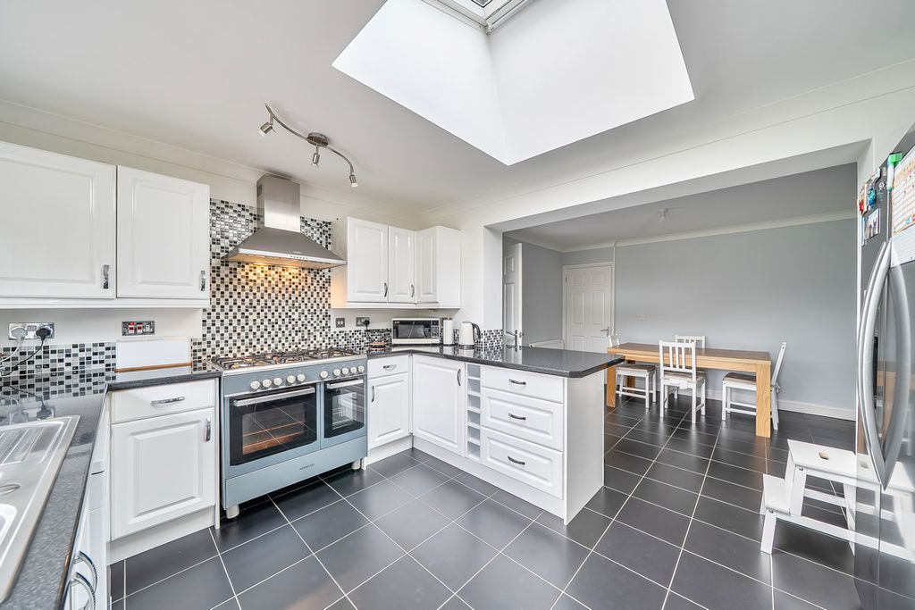 Property photo 2 of 20