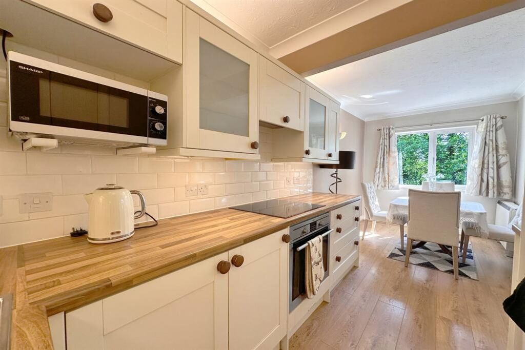 Property photo 3 of 15 Kitchen