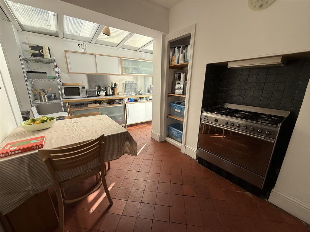 Property photo 3 of 27 Kitchen