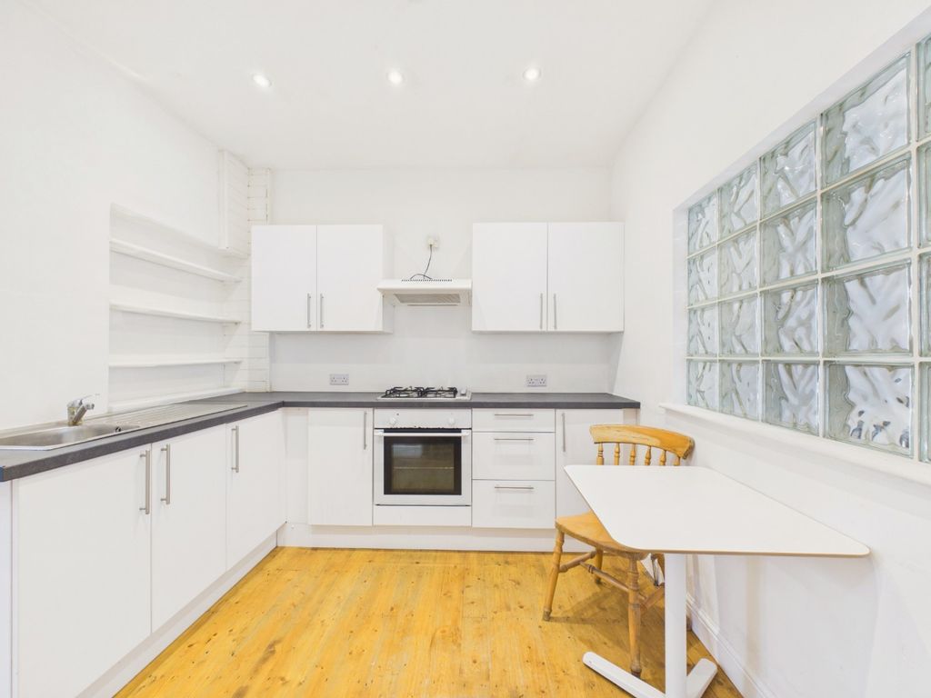 Property photo 2 of 11 4703824