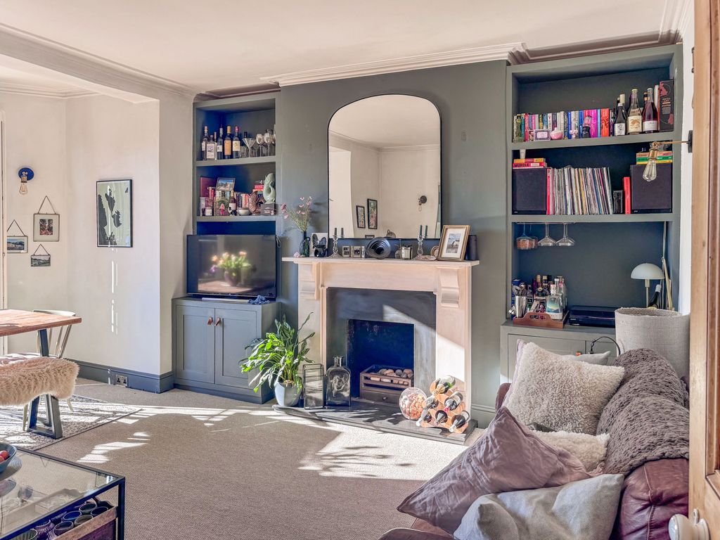 Property photo 2 of 24