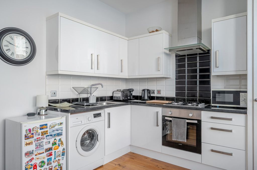 Property photo 3 of 11 1526230-4-6Ab69F4...
