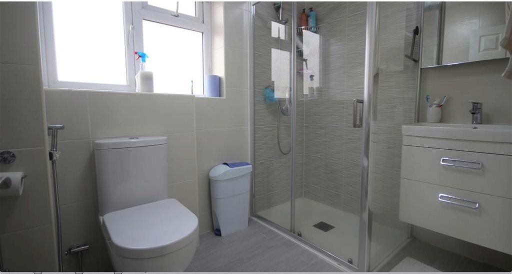 Property photo 1 of 7 Radcliffe Way_Bathroom.Jpg