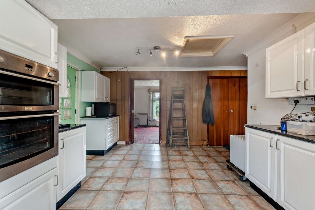 Property photo 3 of 23