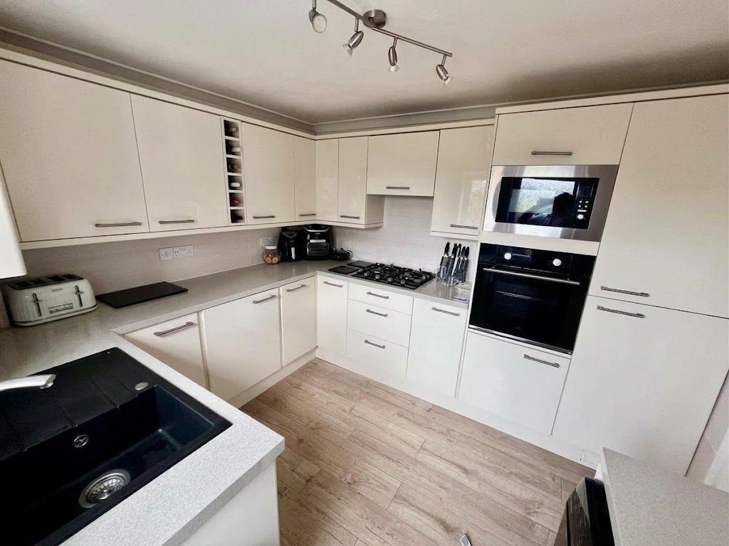 Property photo 3 of 21