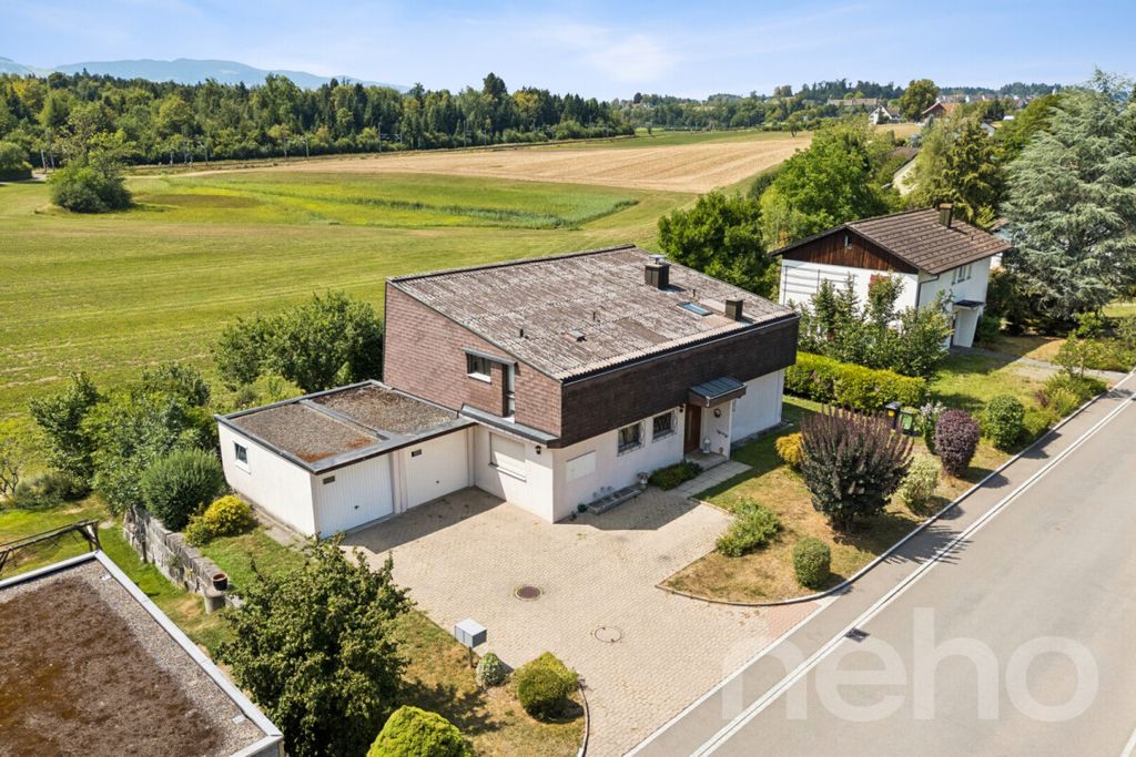 Property photo 2 of 11