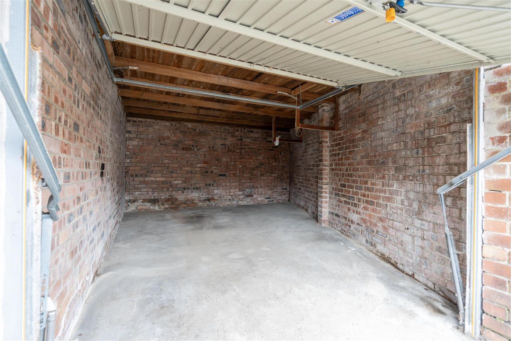 Property photo 2 of 2 Internal