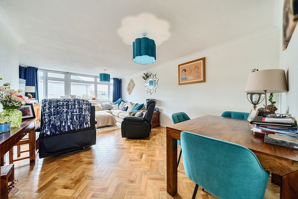 Property photo 2 of 21 Kitchen