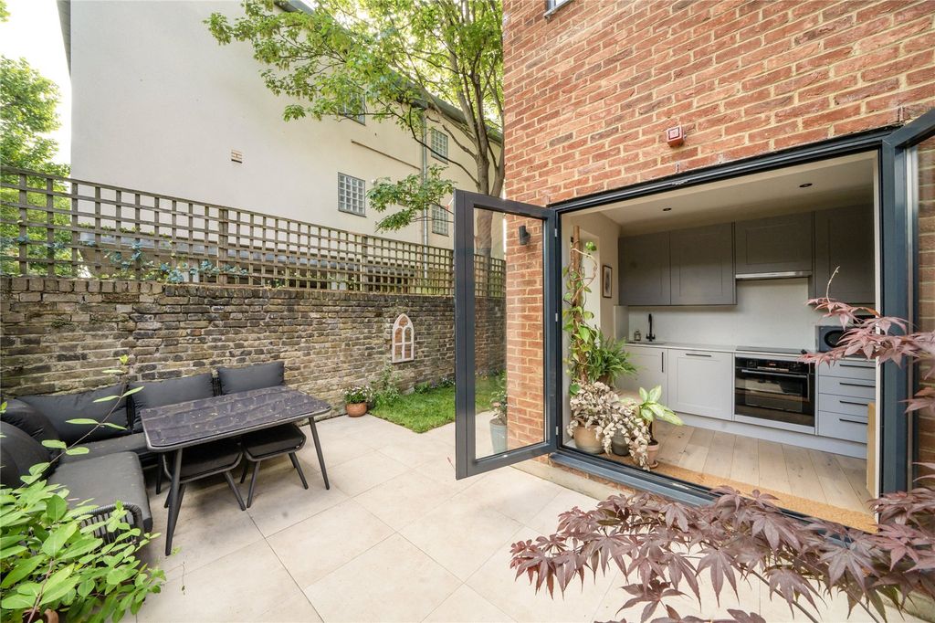 Property photo 1 of 12 Garden