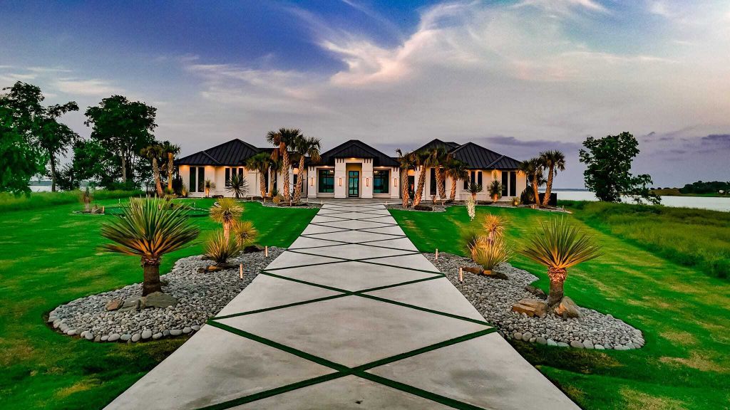 Property photo 1 of 31