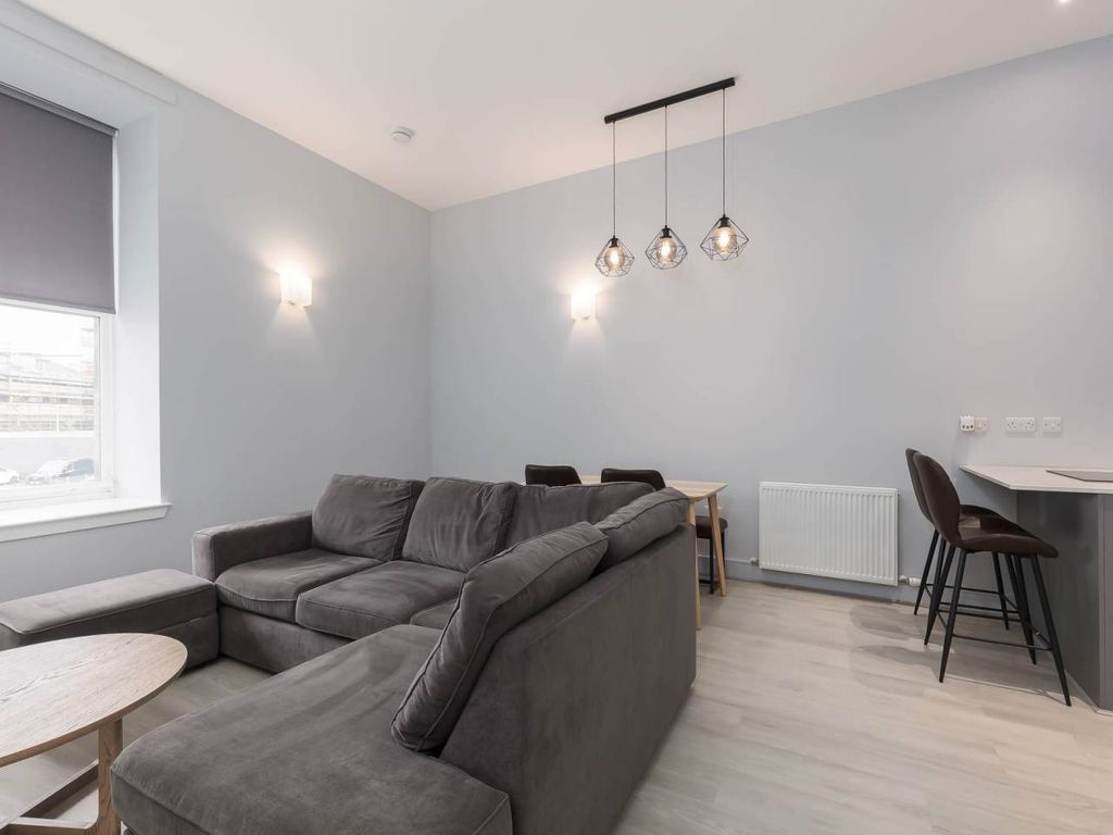 Property photo 3 of 17 78876_Damask-007