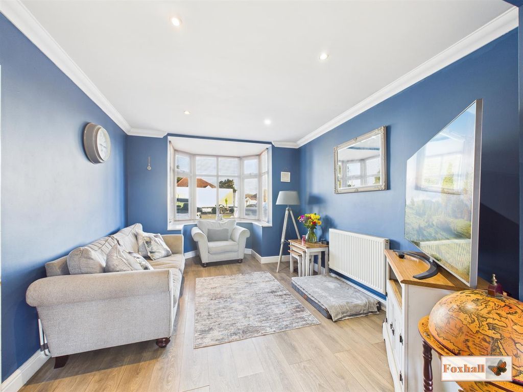 Property photo 2 of 24 Lounge