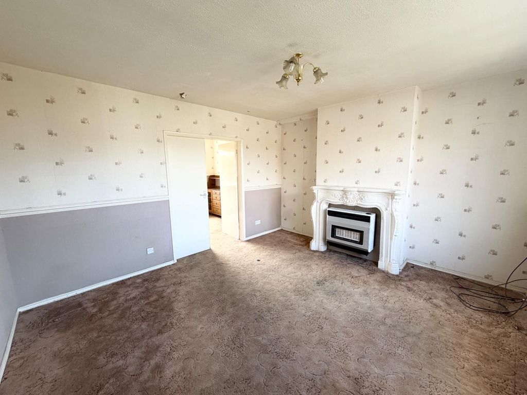 Property photo 3 of 12 Lounge