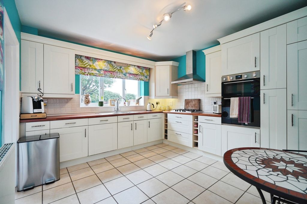 Property photo 3 of 31 Pbox-Img.Jpg