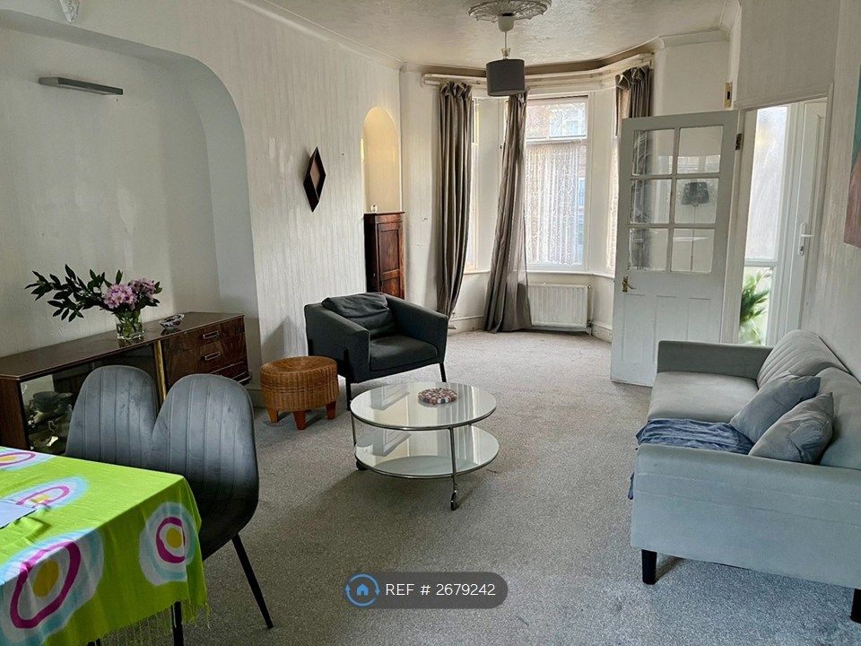 Property photo 2 of 9