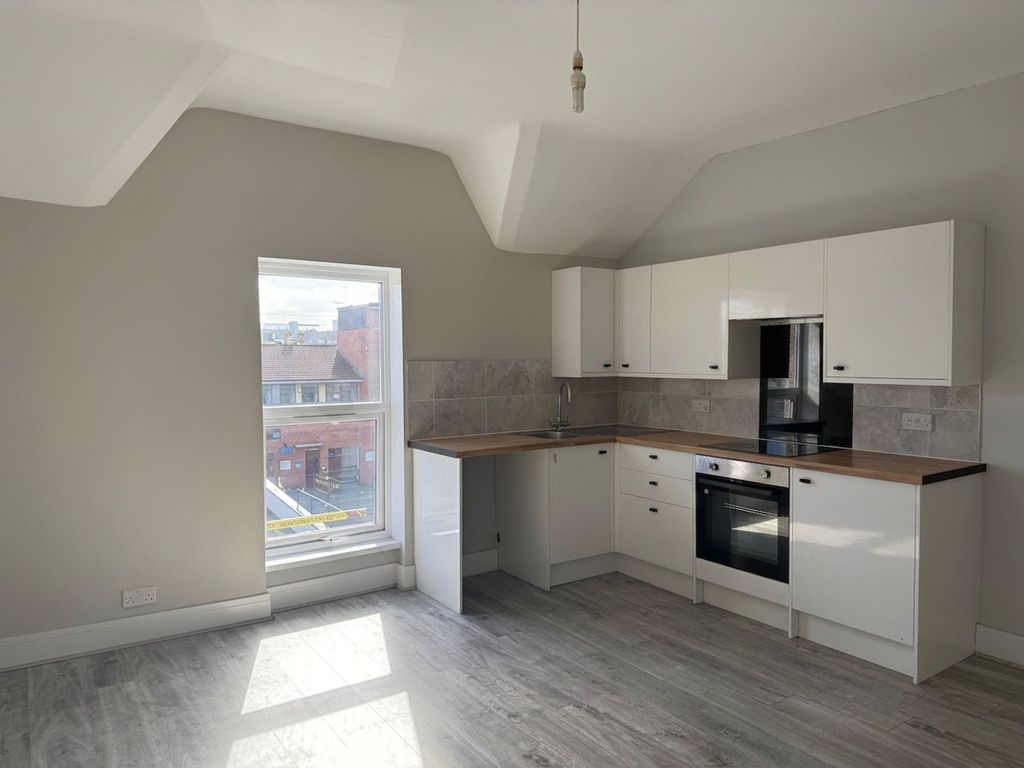 Property photo 1 of 5 Kitchen/ Lounge
