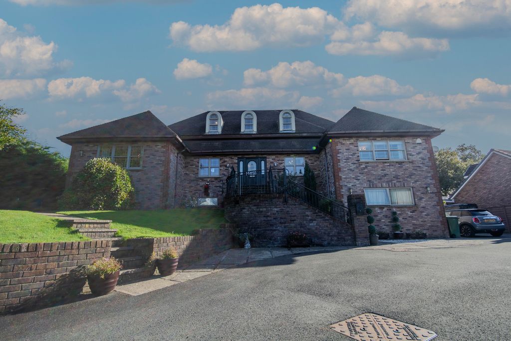 Property photo 2 of 49