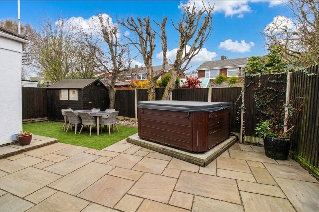 Property photo 2 of 27