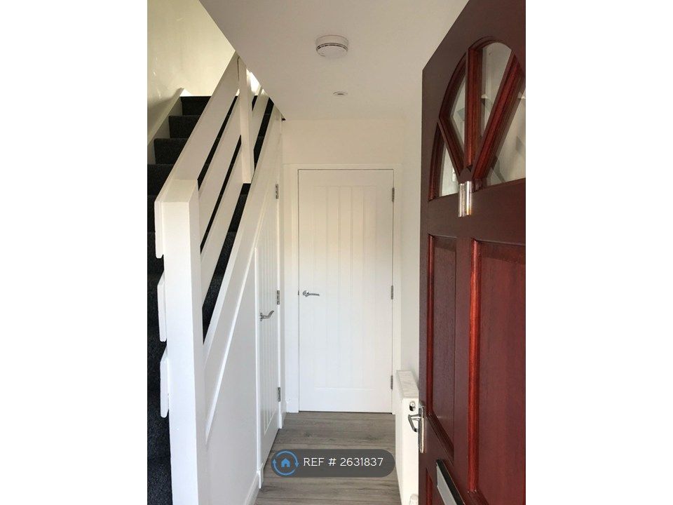 Property photo 2 of 9 Entrance Hall