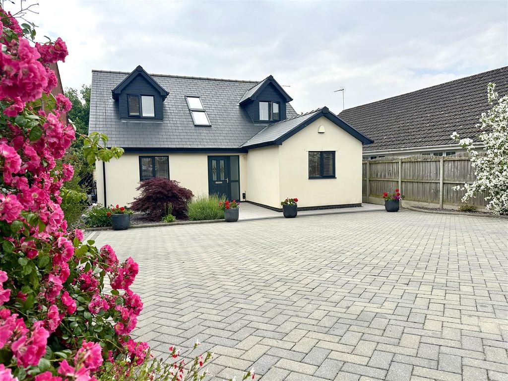 Property photo 1 of 22 1 Church Farm Gardens